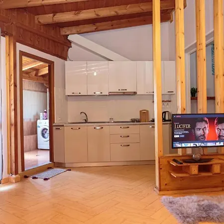 Super Spacious Rooftop Flat דירה